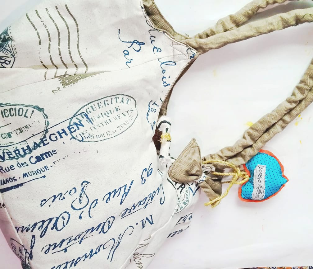 Zeen typography hand bag
