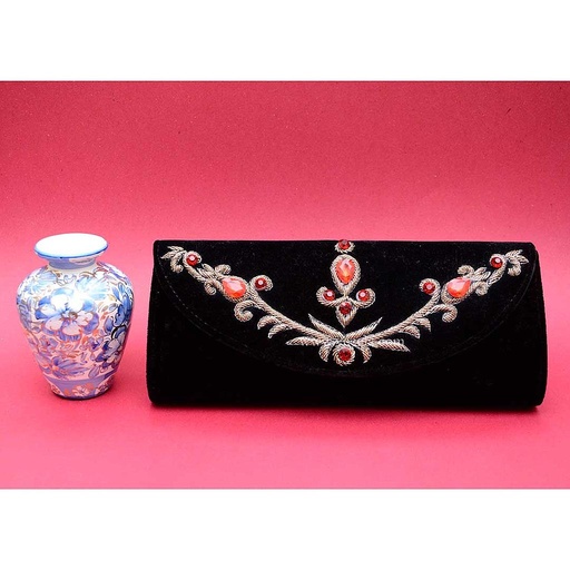 [PK2297-BG-CLU-007935] Hand embroidered clutch