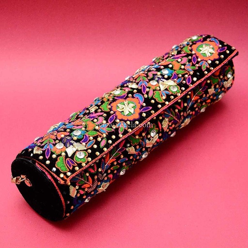 [PK2297-BG-CLU-007936] Hand embroidered clutch
